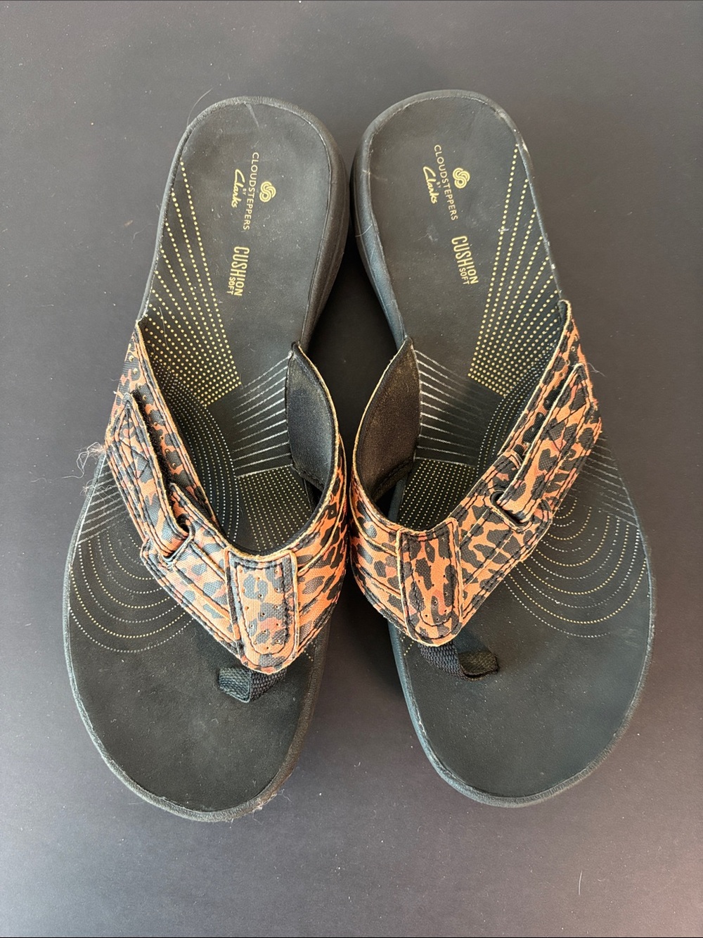 Clarks Black Footbed Thong Sandals with Leopard-Pattern Straps - Picture 2 of 6